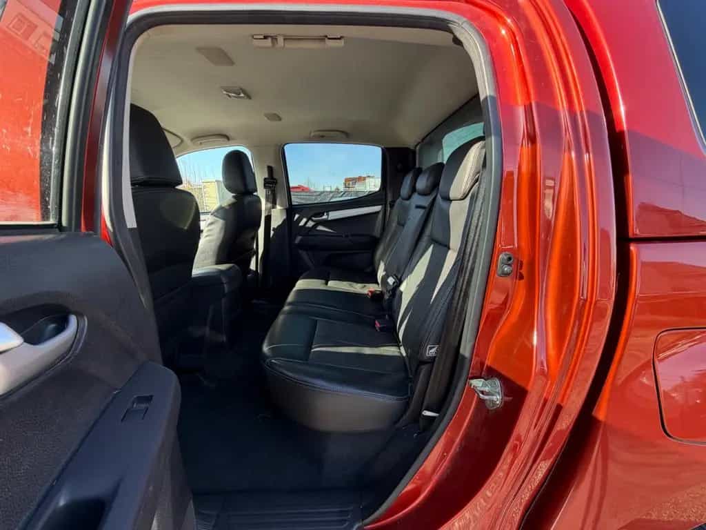 Isuzu D-Max Double Cab 4WD Custom EU6 LED 10/2017-photo-12