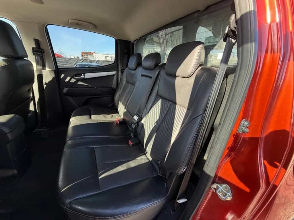 Isuzu D-Max Double Cab 4WD Custom EU6 LED 10/2017-photo-13