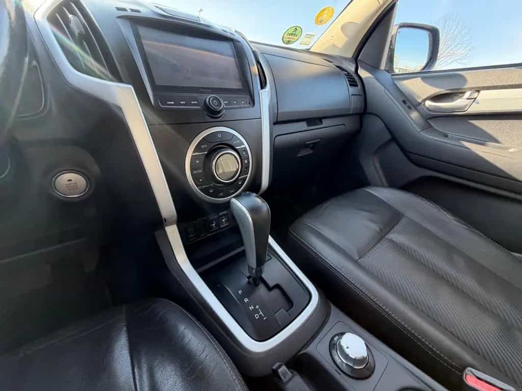 Isuzu D-Max Double Cab 4WD Custom EU6 LED 10/2017-photo-15