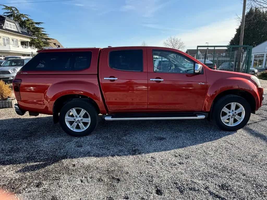 Isuzu D-Max Double Cab 4WD Custom EU6 LED 10/2017-photo-6