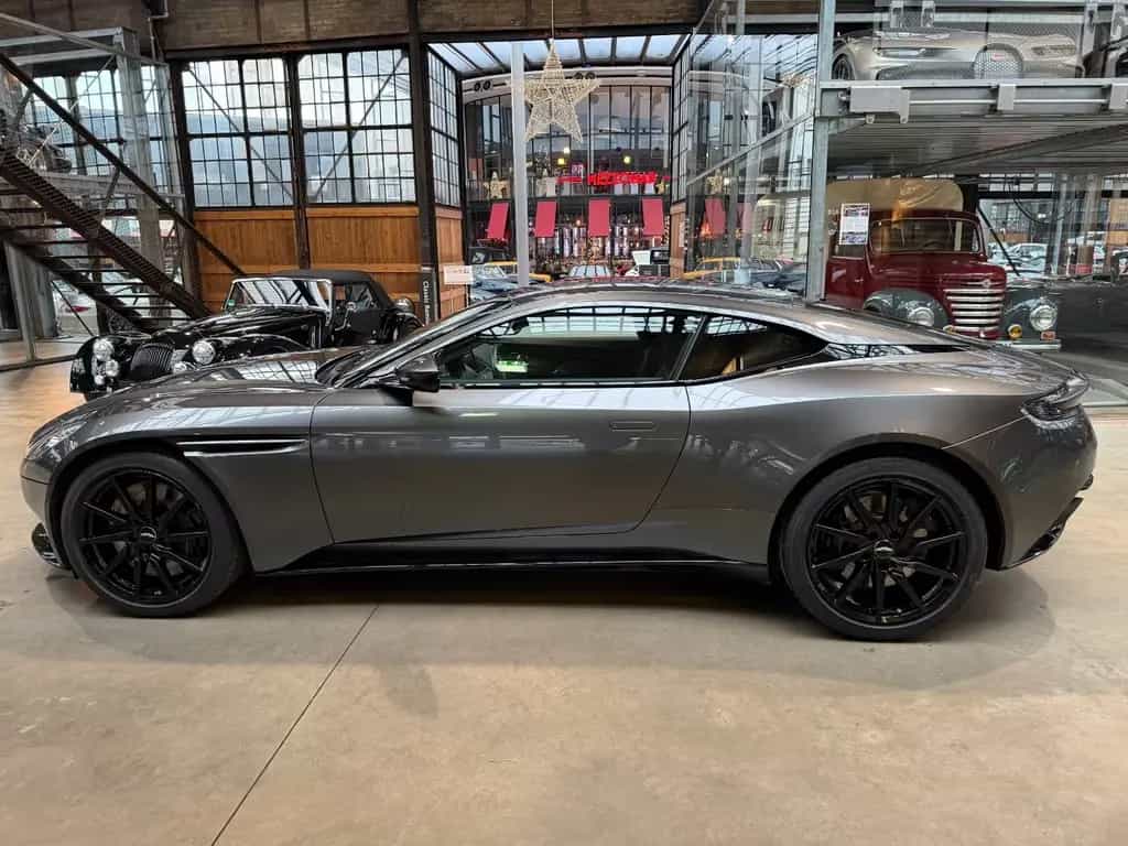 Aston Martin DB11 5.2 V12 07/2017-photo-0