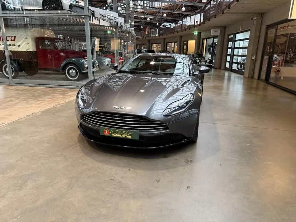 Aston Martin DB11 5.2 V12 07/2017-photo-1