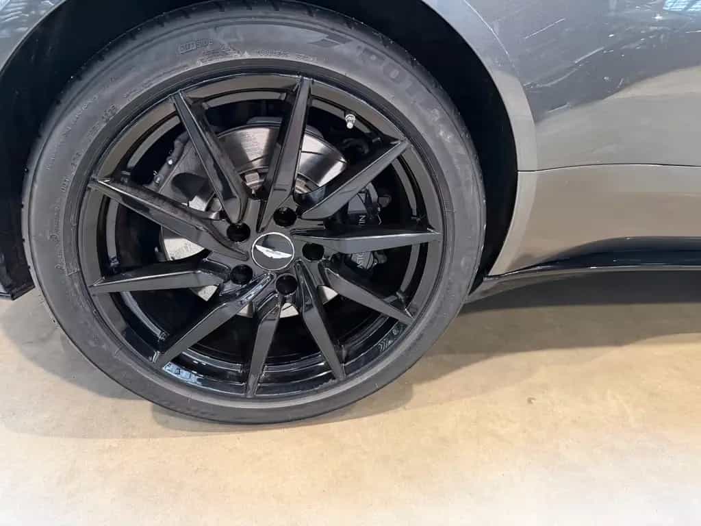 Aston Martin DB11 5.2 V12 07/2017-photo-11