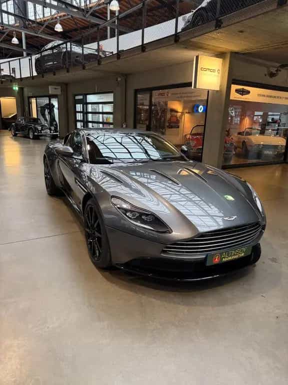 Aston Martin DB11 5.2 V12 07/2017-photo-13