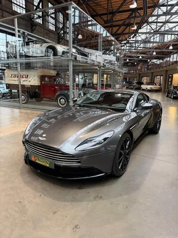 Aston Martin DB11 5.2 V12 07/2017-photo-15