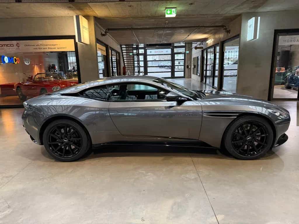 Aston Martin DB11 5.2 V12 07/2017-photo-16