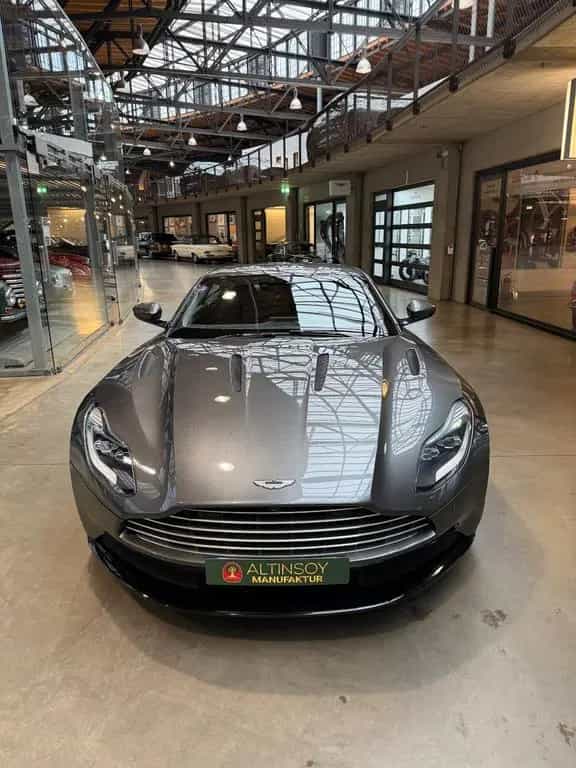 Aston Martin DB11 5.2 V12 07/2017-photo-20