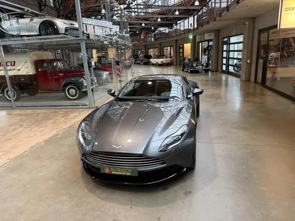 Aston Martin DB11 5.2 V12 07/2017-photo-3