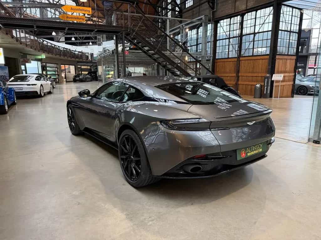 Aston Martin DB11 5.2 V12 07/2017-photo-5