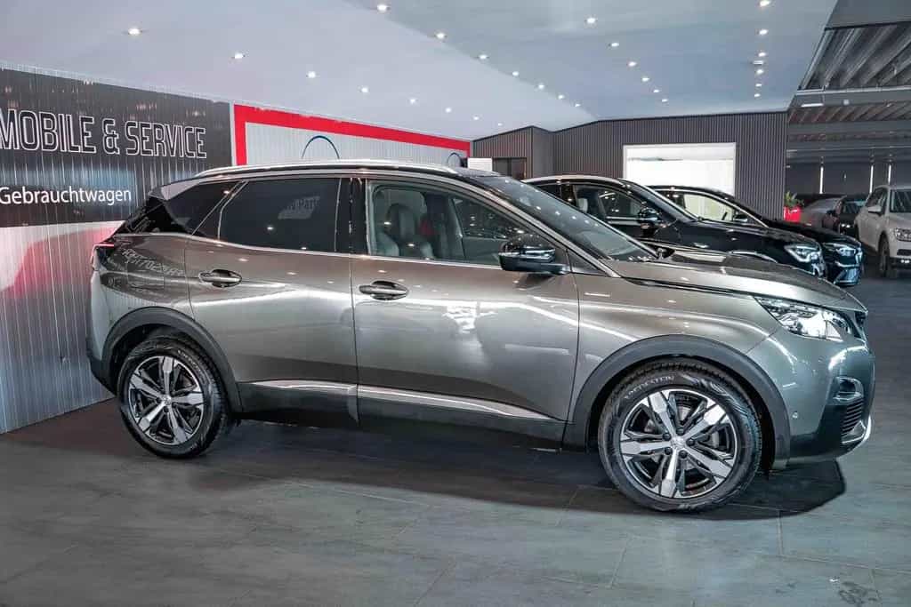 Peugeot 3008 Allure GT-Line Panorama Autom. Leder 360°Ka 12/2020-photo-1