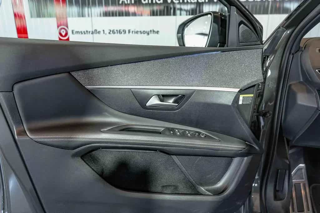 Peugeot 3008 Allure GT-Line Panorama Autom. Leder 360°Ka 12/2020-photo-11