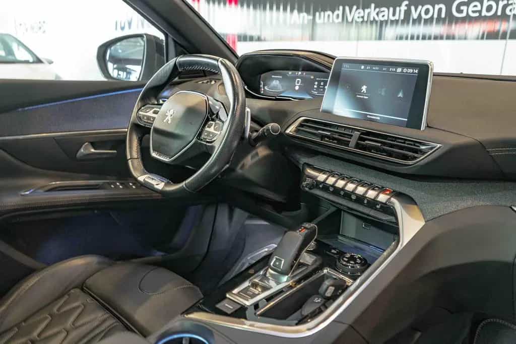 Peugeot 3008 Allure GT-Line Panorama Autom. Leder 360°Ka 12/2020-photo-17