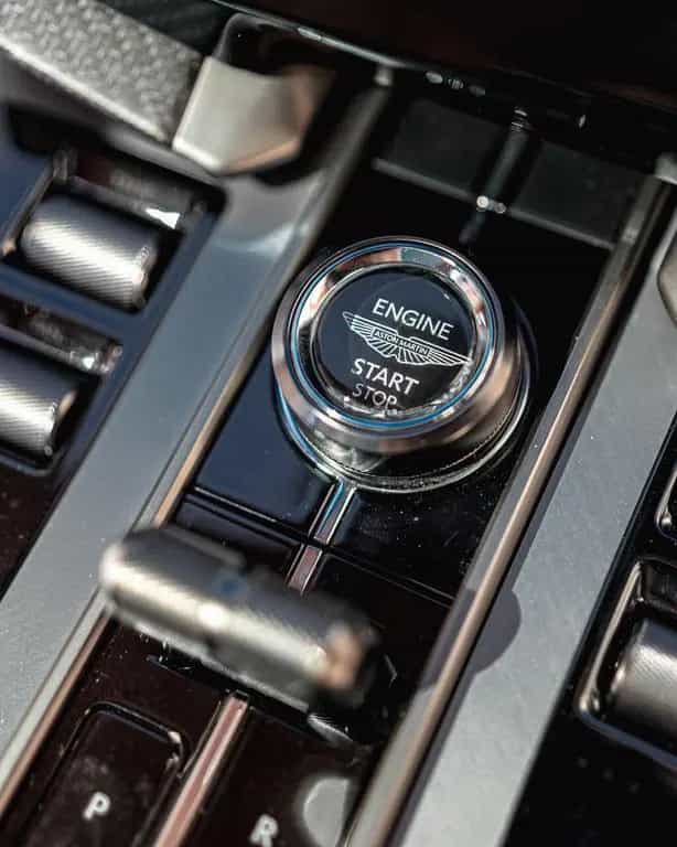 Aston Martin Vanquish COUPE  - BOWERS  WILKINS - TITANIUM EXH 12/2025-photo-17