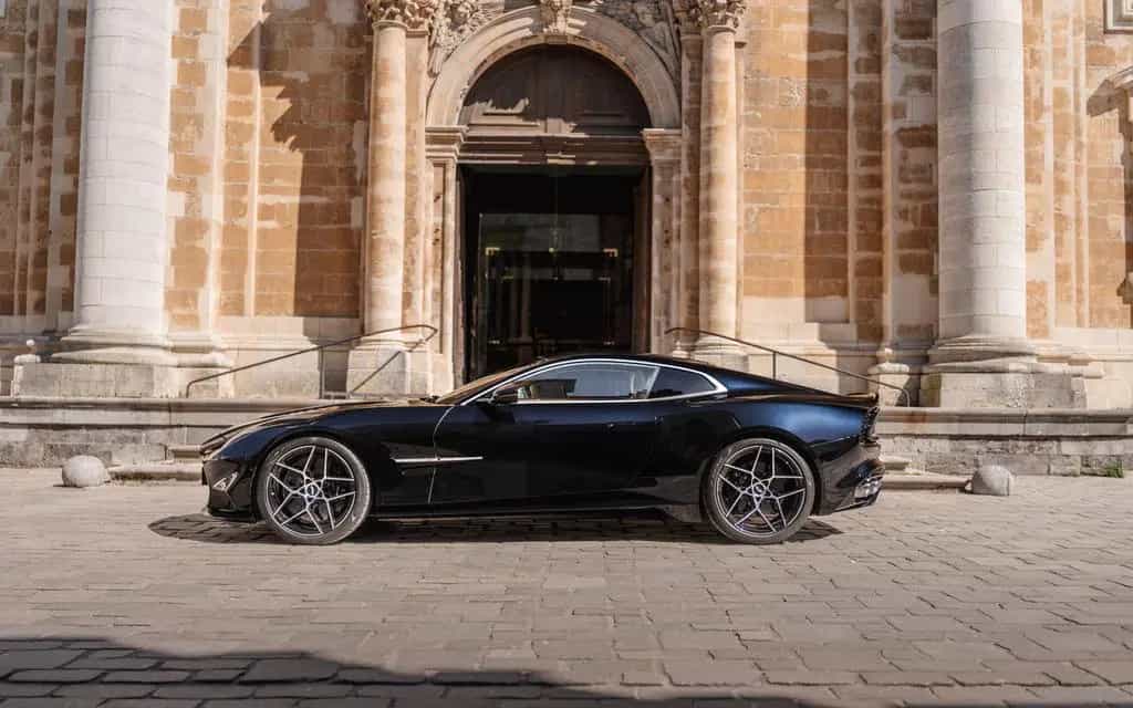 Aston Martin Vanquish COUPE  - BOWERS  WILKINS - TITANIUM EXH 12/2025-photo-2