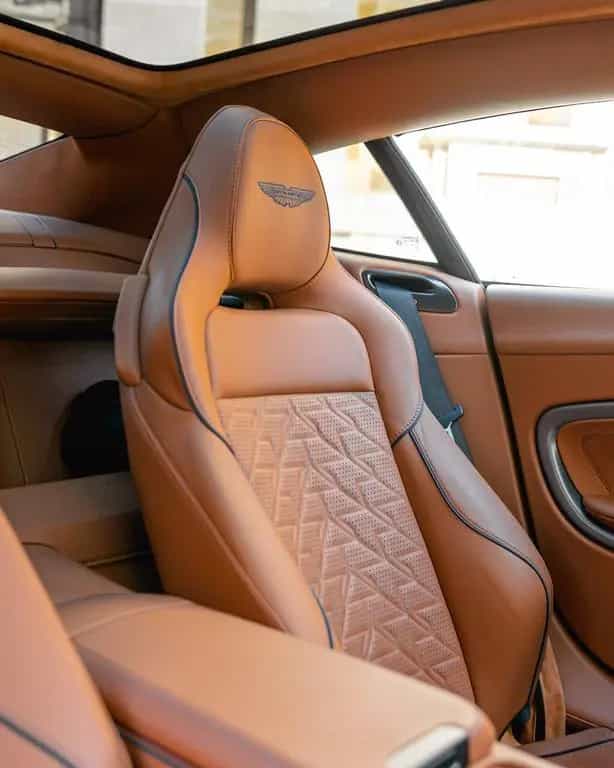 Aston Martin Vanquish COUPE  - BOWERS  WILKINS - TITANIUM EXH 12/2025-photo-6