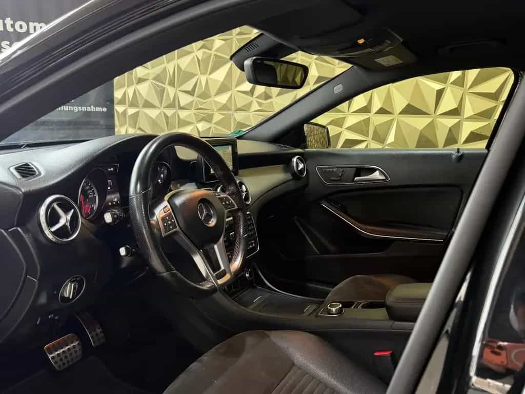 Mercedes-Benz GLA 180 Street Style|AMG-LINE|BI-XENON|MEMORY 06/2015-photo-1