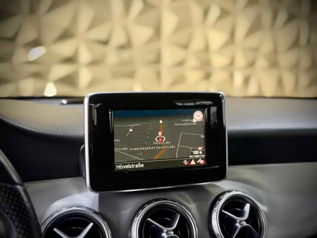 Mercedes-Benz GLA 180 Street Style|AMG-LINE|BI-XENON|MEMORY 06/2015-photo-12