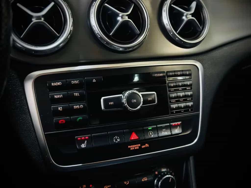 Mercedes-Benz GLA 180 Street Style|AMG-LINE|BI-XENON|MEMORY 06/2015-photo-8