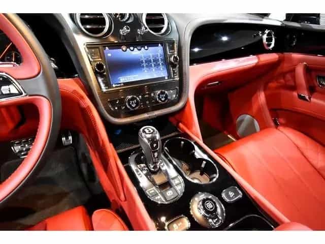 Bentley Bentayga Base grade W12 04/2017-photo-11