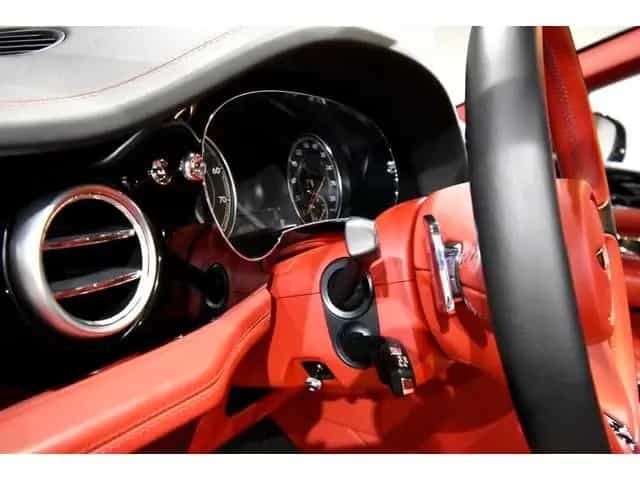 Bentley Bentayga Base grade W12 04/2017-photo-17