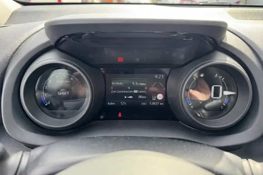 Toyota Yaris 1.5 Team Deutschland 08/2021-photo-12