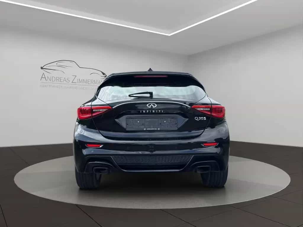 Infiniti Q30 1.5 d Sport NAVI/PANO/SHZ 08/2018-photo-3