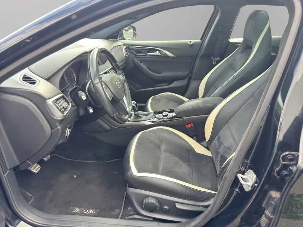 Infiniti Q30 1.5 d Sport NAVI/PANO/SHZ 08/2018-photo-5