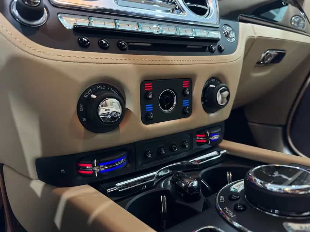 Rolls-Royce Wraith 6.6 V12 BlackBadge Mansory Sternehimmel 04/2019-photo-28