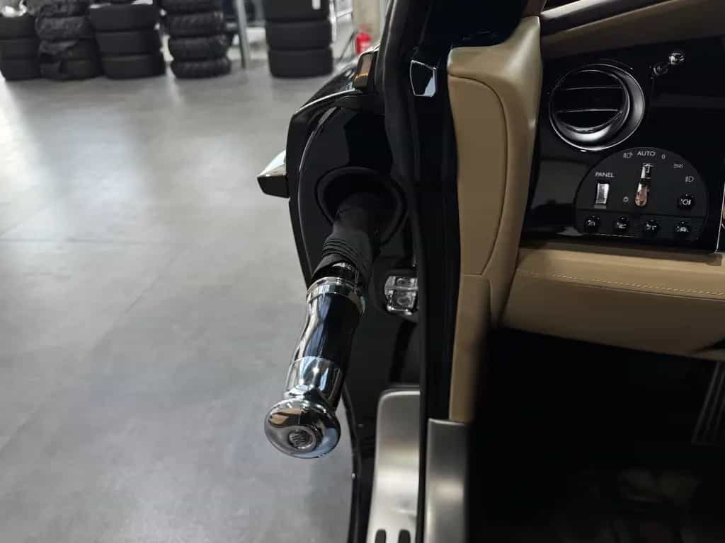 Rolls-Royce Wraith 6.6 V12 BlackBadge Mansory Sternehimmel 04/2019-photo-32