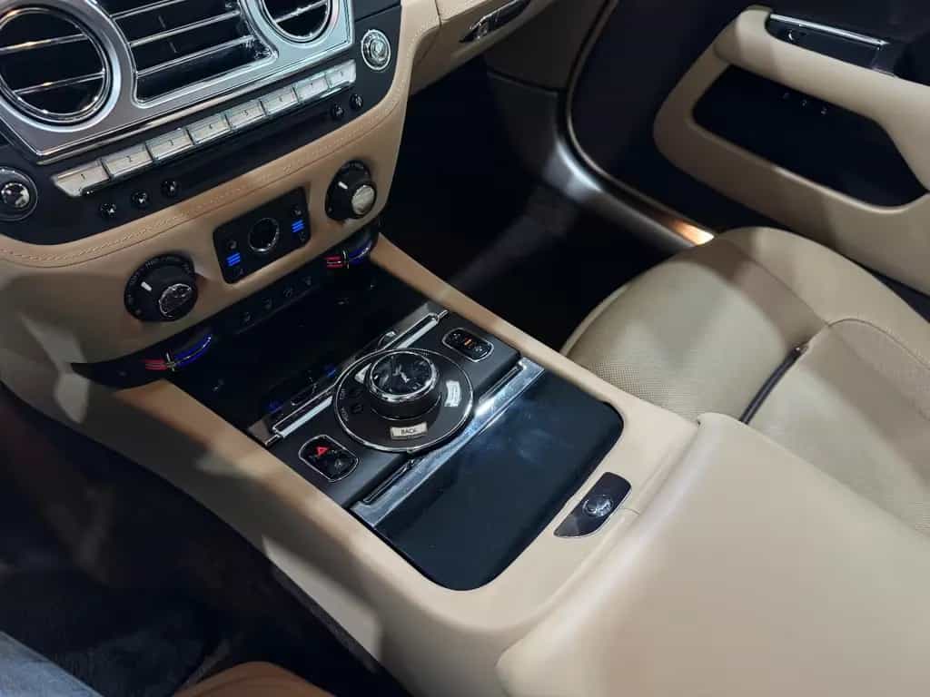 Rolls-Royce Wraith 6.6 V12 BlackBadge Mansory Sternehimmel 04/2019-photo-33