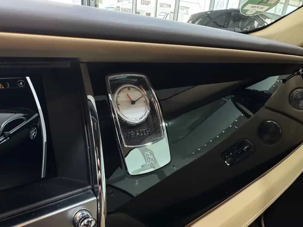 Rolls-Royce Wraith 6.6 V12 BlackBadge Mansory Sternehimmel 04/2019-photo-37