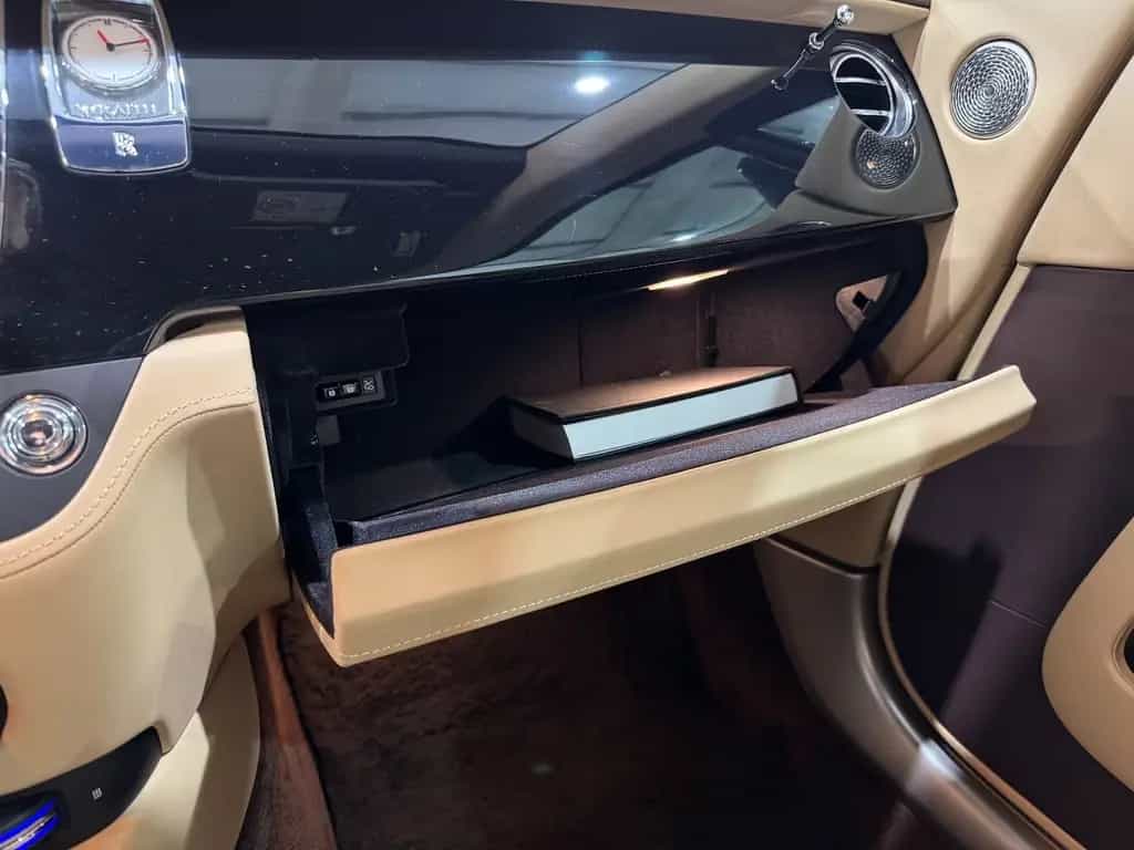 Rolls-Royce Wraith 6.6 V12 BlackBadge Mansory Sternehimmel 04/2019-photo-38