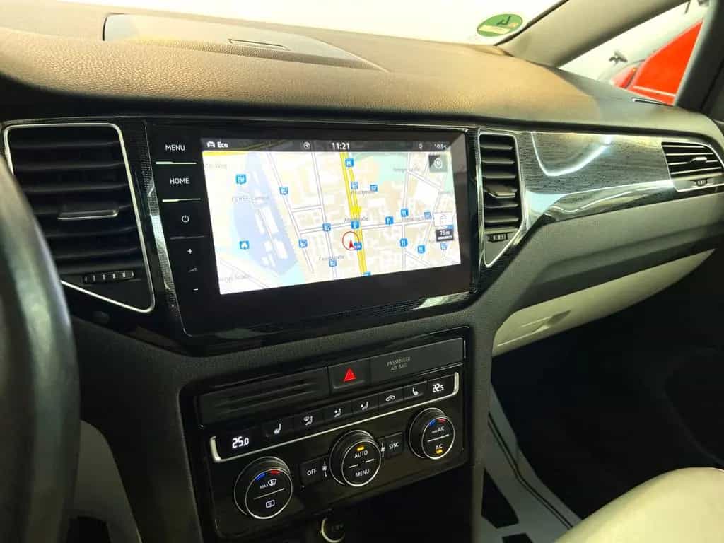 Volkswagen Golf Sportsvan Highline Sonderedition Pano 150PS 07/2018-photo-19