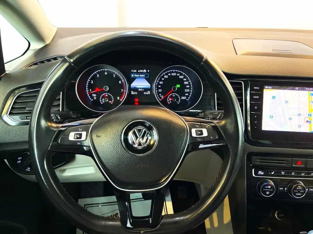 Volkswagen Golf Sportsvan Highline Sonderedition Pano 150PS 07/2018-photo-23