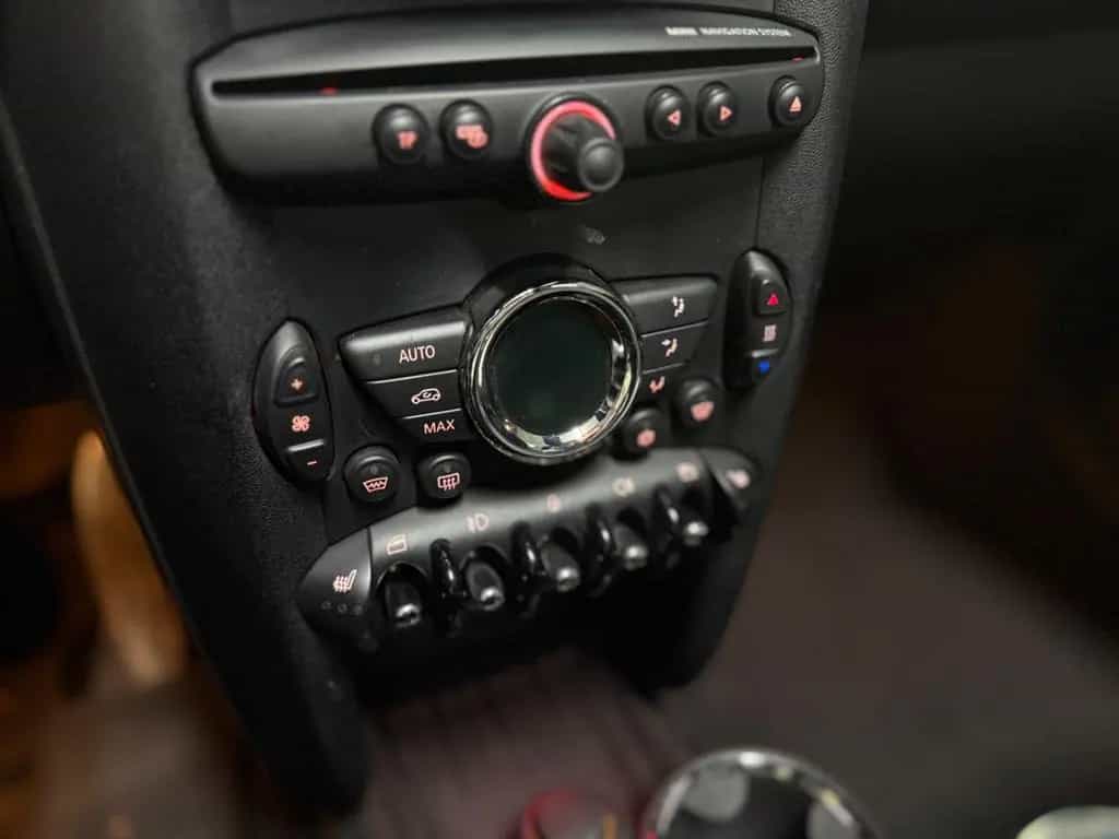 MINI John Cooper Works JOHN_COOPER_WORKS/Scheckheftgf/PANO/NAVI./SHZ/BT 04/2012-photo-24