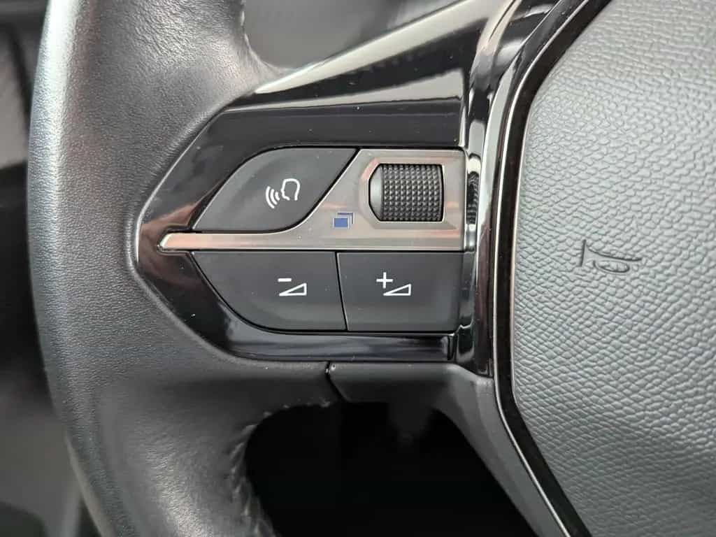 Peugeot 2008 1.2 PureTech 130 Allure Pack LED+NAVI+RFK+ 09/2021-photo-22