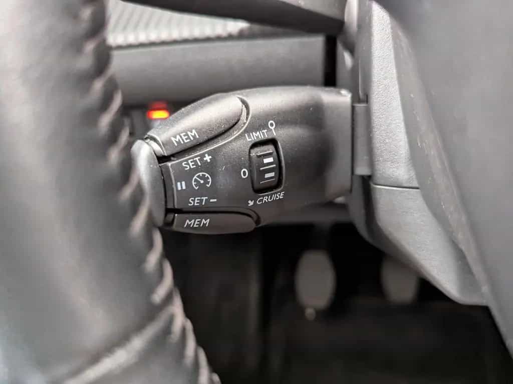 Peugeot 2008 1.2 PureTech 130 Allure Pack LED+NAVI+RFK+ 09/2021-photo-24