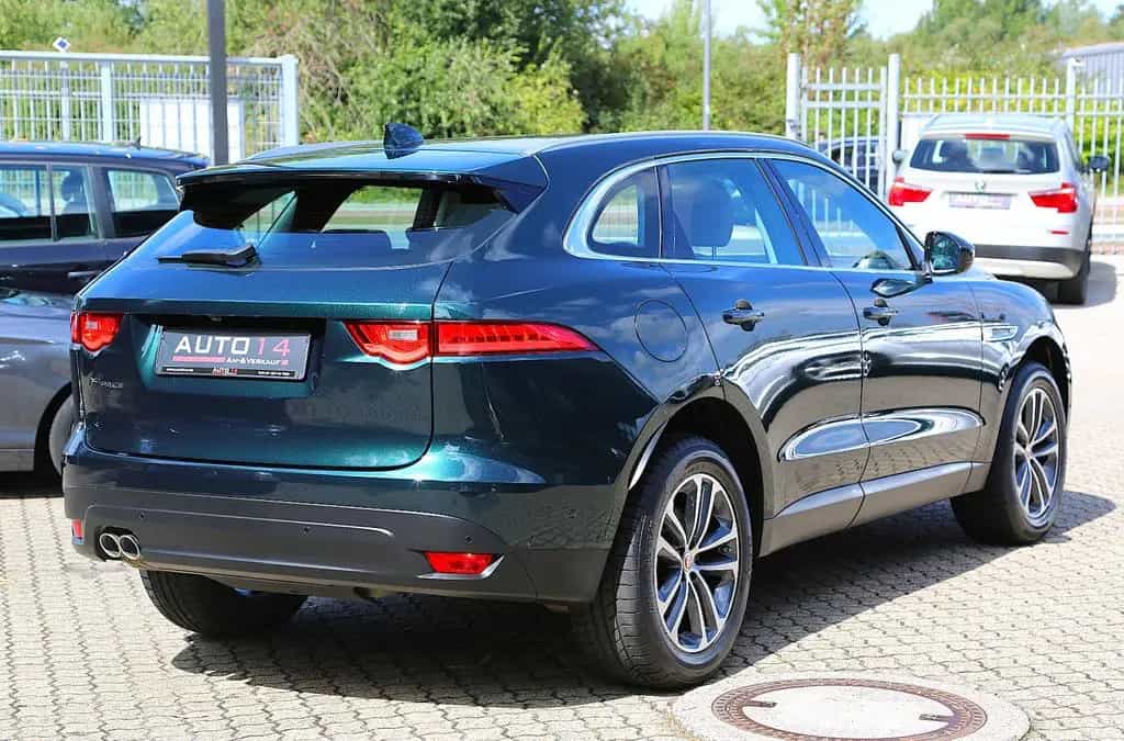 Jaguar F-Pace 20d Portfolio Navi Panorama HUD Kamera 01/2018-photo-11