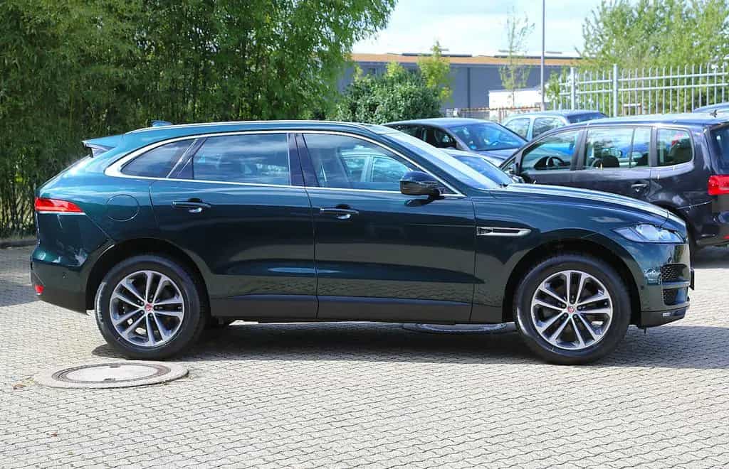 Jaguar F-Pace 20d Portfolio Navi Panorama HUD Kamera 01/2018-photo-12