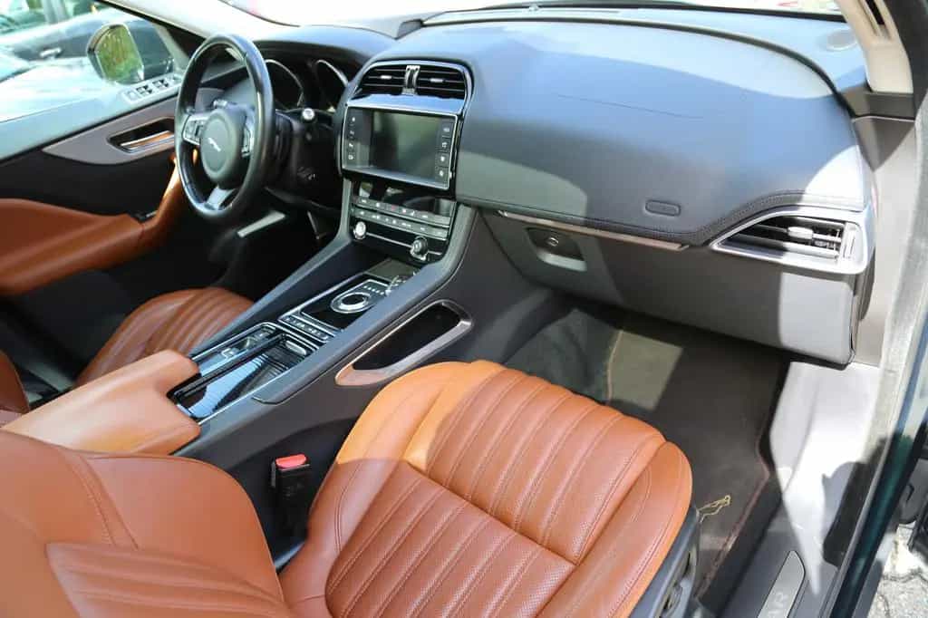 Jaguar F-Pace 20d Portfolio Navi Panorama HUD Kamera 01/2018-photo-13