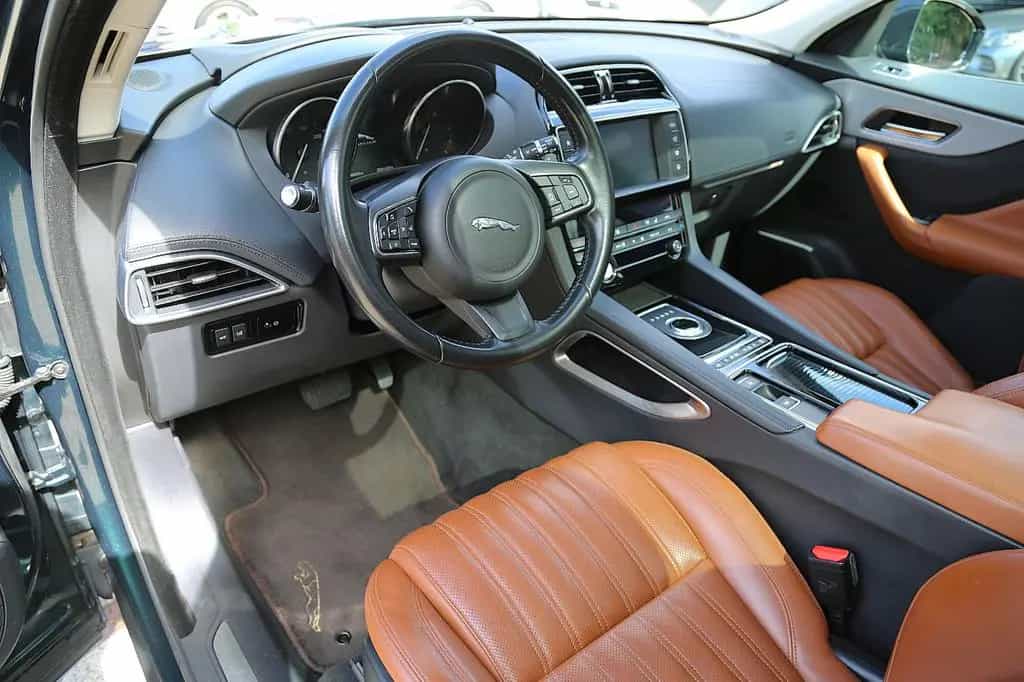 Jaguar F-Pace 20d Portfolio Navi Panorama HUD Kamera 01/2018-photo-14