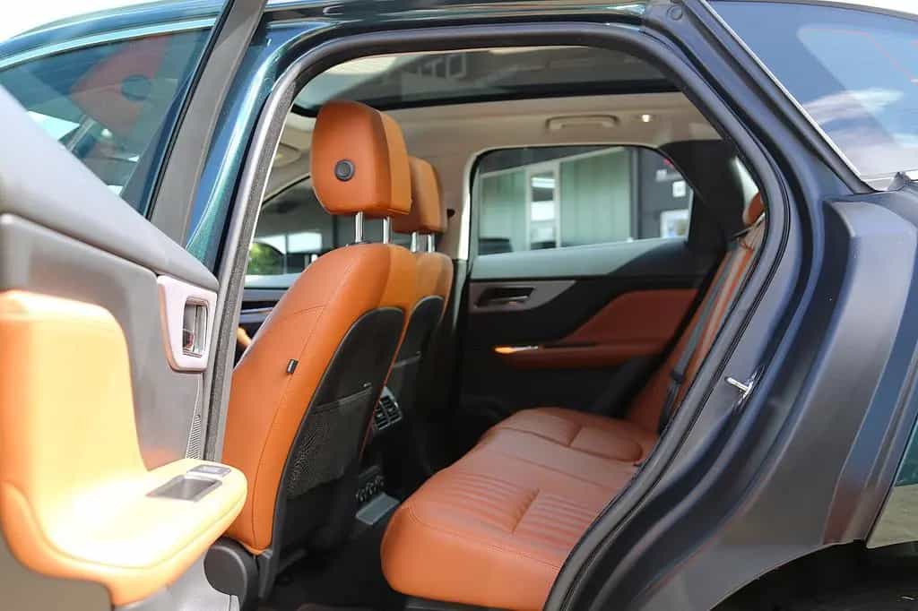 Jaguar F-Pace 20d Portfolio Navi Panorama HUD Kamera 01/2018-photo-18