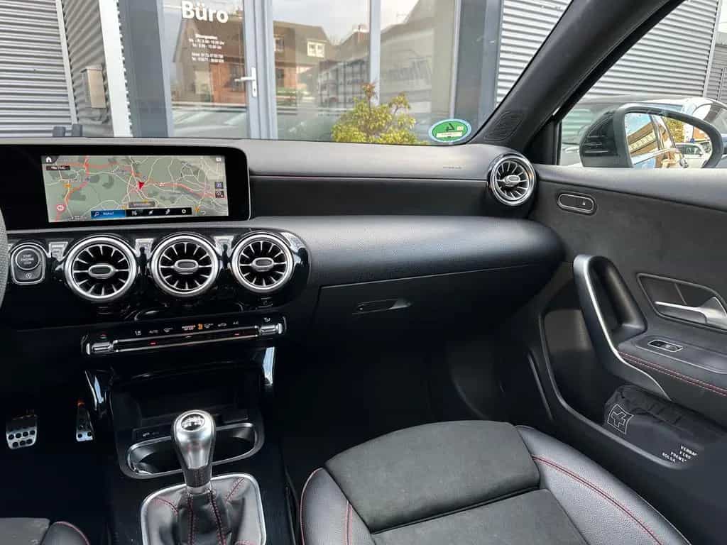 Mercedes-Benz A-Class 180*AMG*NIGHT*WIDESCREEN*MBUX*LED*ALCANTARA* 04/2019-photo-17