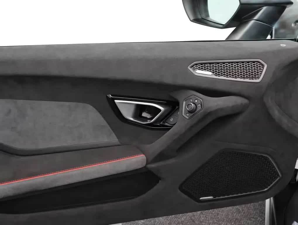 Lamborghini Huracán Sterrato 01/2026-photo-10
