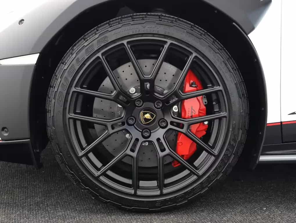 Lamborghini Huracán Sterrato 01/2026-photo-15