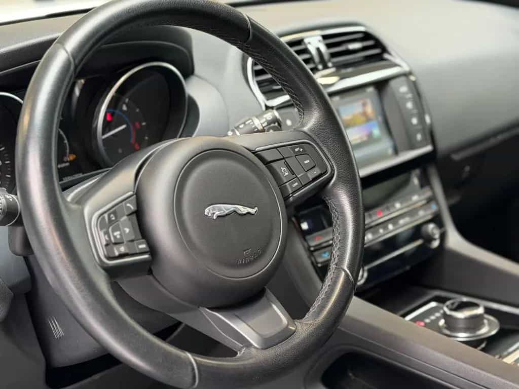 Jaguar F-Pace 2.0l Pure AWD AHK/LED/Navi/BT/SHZ 06/2016-photo-10