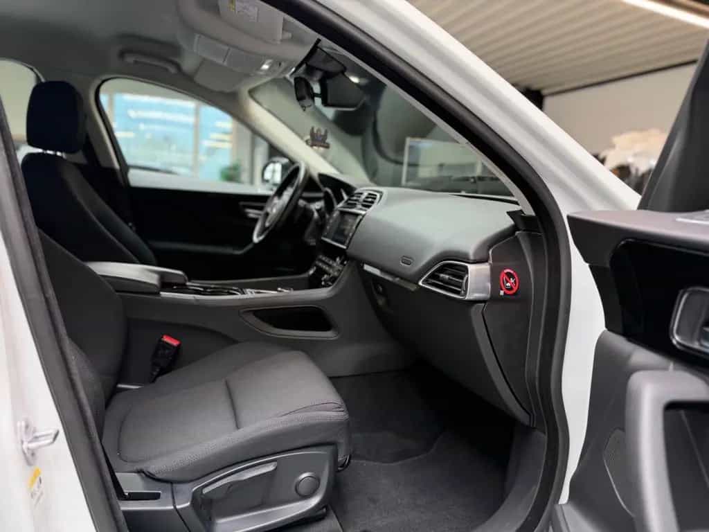 Jaguar F-Pace 2.0l Pure AWD AHK/LED/Navi/BT/SHZ 06/2016-photo-19