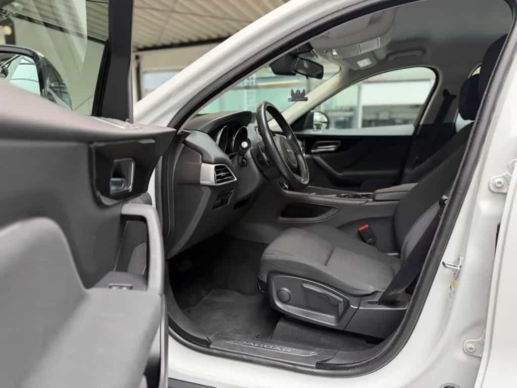 Jaguar F-Pace 2.0l Pure AWD AHK/LED/Navi/BT/SHZ 06/2016-photo-8