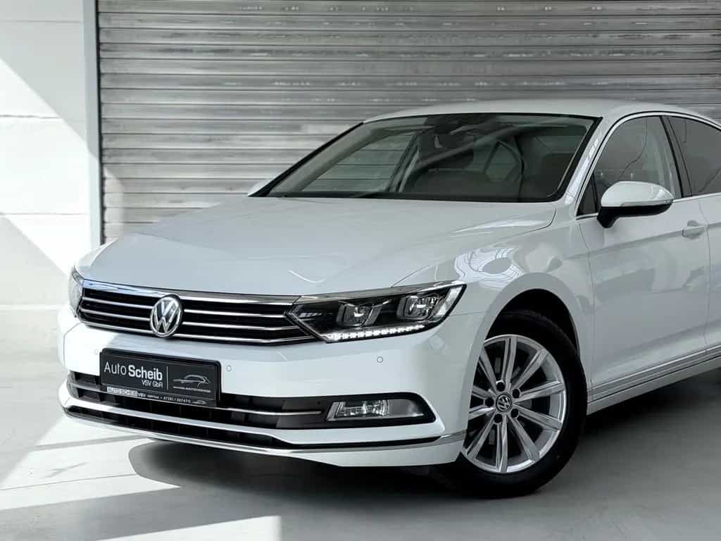 Volkswagen Passat Highline Aut.*1.Hand*ACC*Virtuel*Kamera* 03/2018-photo-1