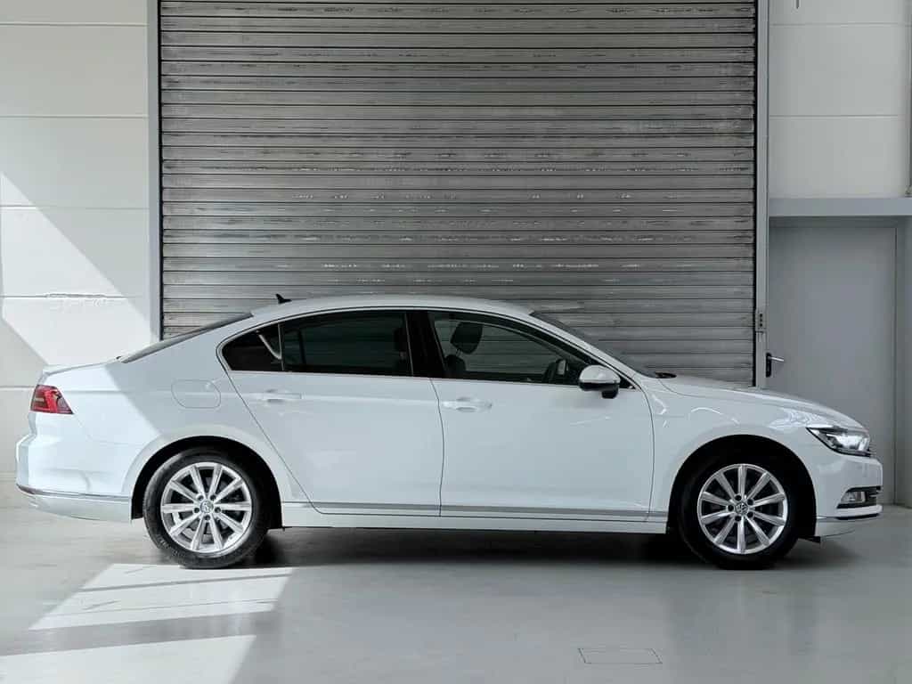 Volkswagen Passat Highline Aut.*1.Hand*ACC*Virtuel*Kamera* 03/2018-photo-17